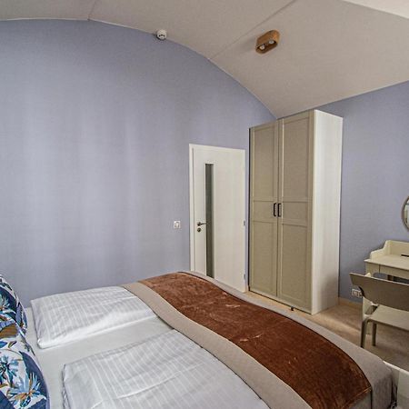 Modern And Spacious Apartments In City Center Прага Экстерьер фото