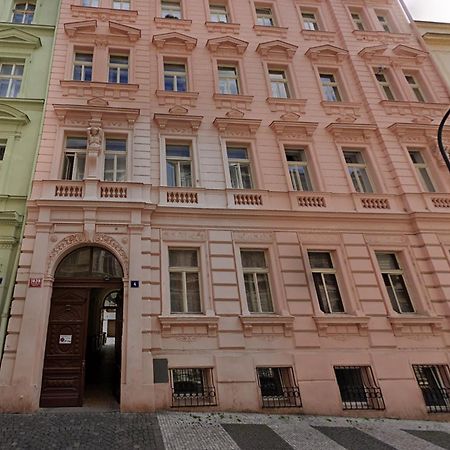 Modern And Spacious Apartments In City Center Прага Экстерьер фото