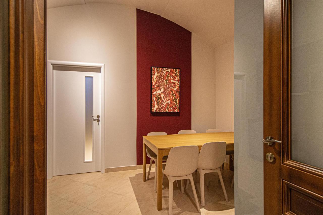 Modern And Spacious Apartments In City Center Прага Экстерьер фото