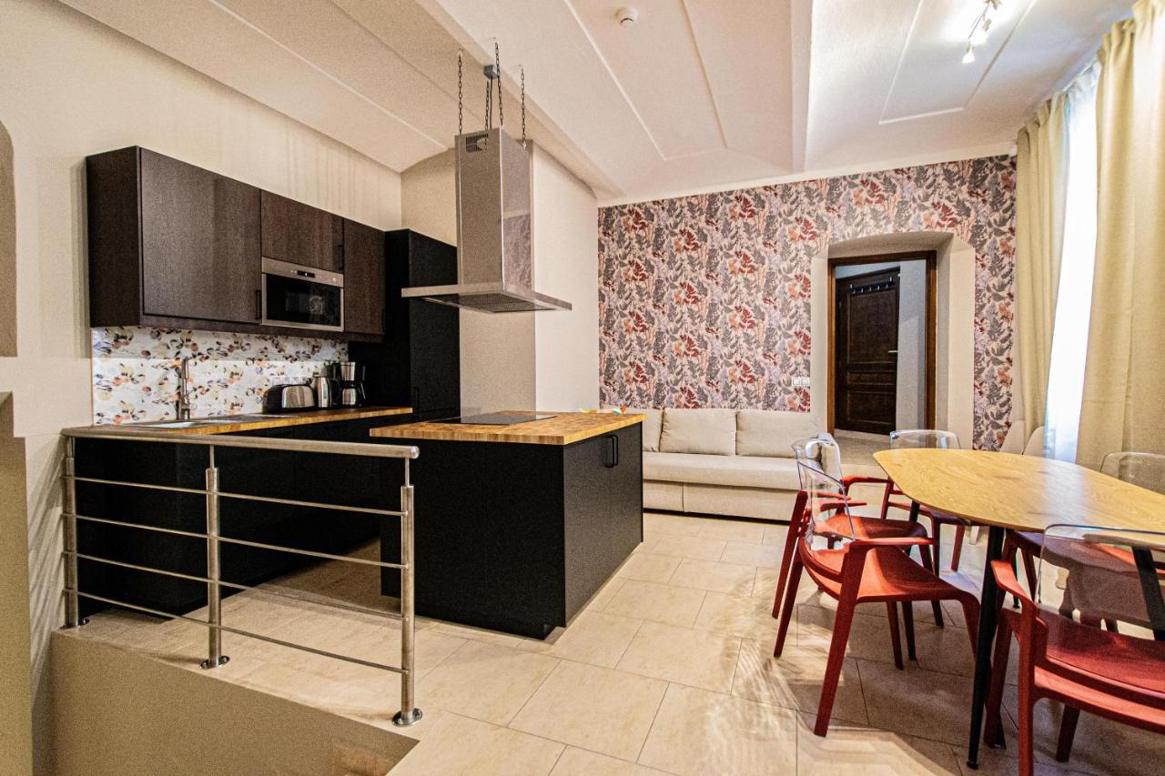 Modern And Spacious Apartments In City Center Прага Экстерьер фото