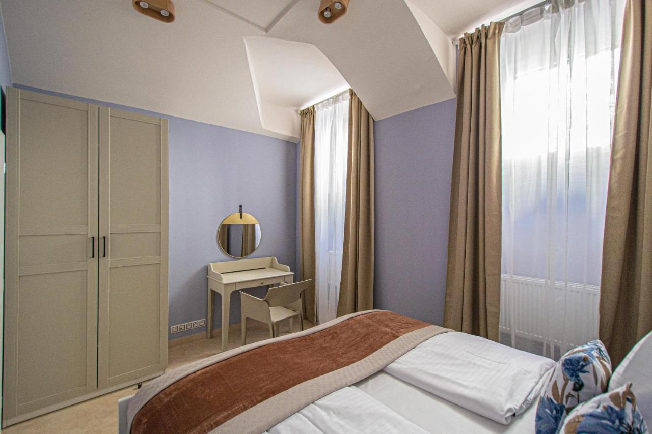 Modern And Spacious Apartments In City Center Прага Экстерьер фото