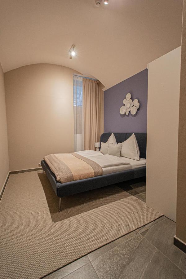 Modern And Spacious Apartments In City Center Прага Экстерьер фото