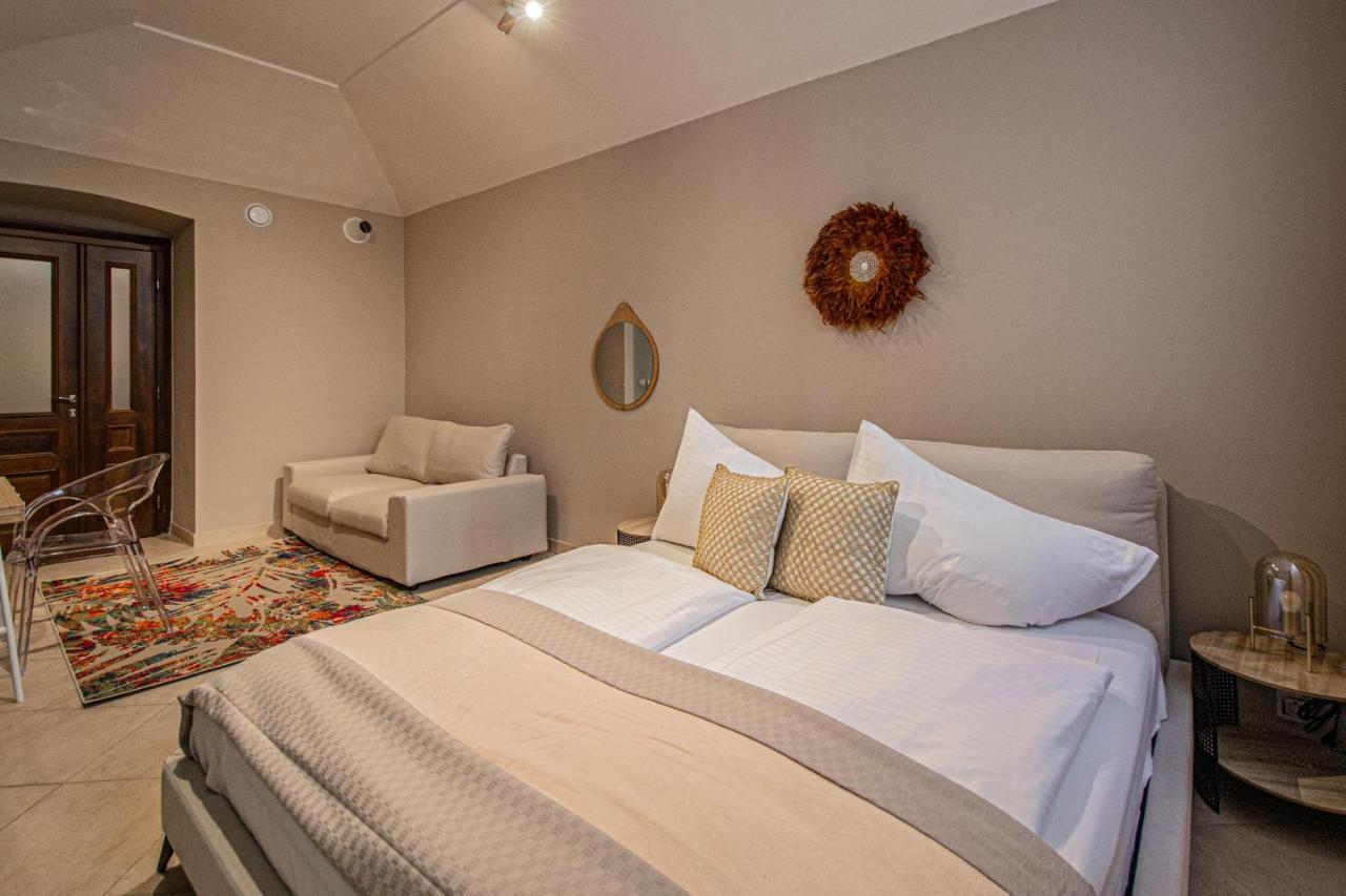 Modern And Spacious Apartments In City Center Прага Экстерьер фото