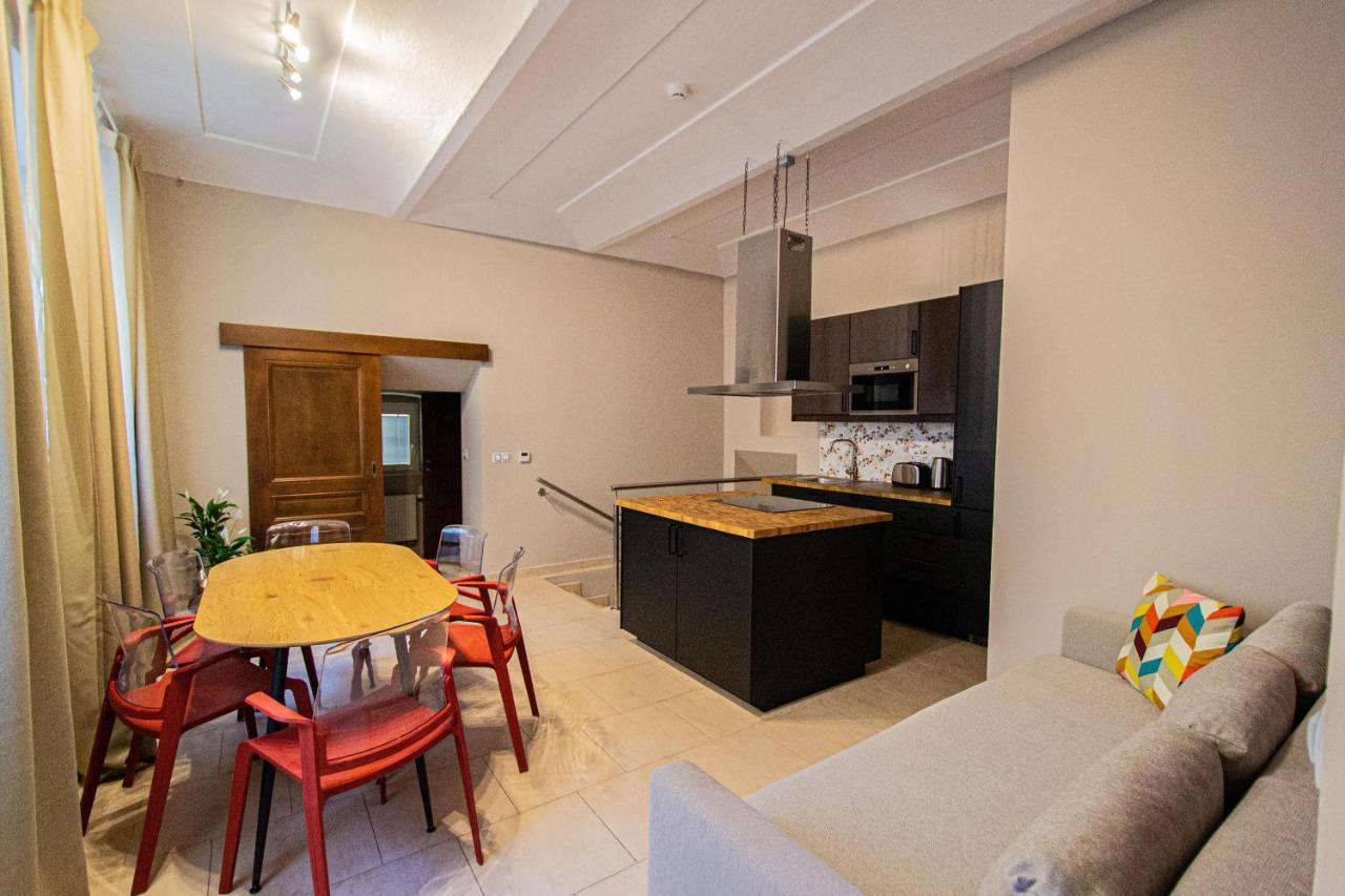Modern And Spacious Apartments In City Center Прага Экстерьер фото